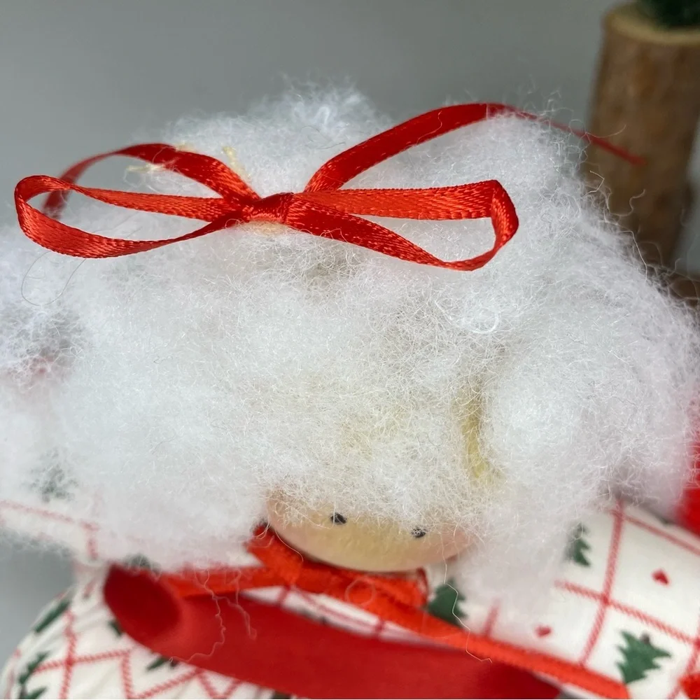 Vintage Santa & Mrs. Claus Stuffed Fabric Dolls Christmas Decor Shelf Sitters